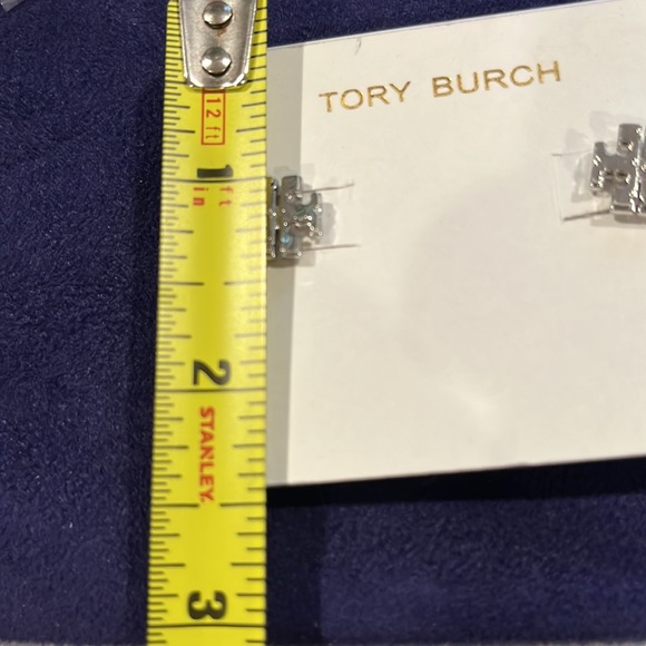 New Tory Burch Logo Fashion Earrings - Picture 2 of 3